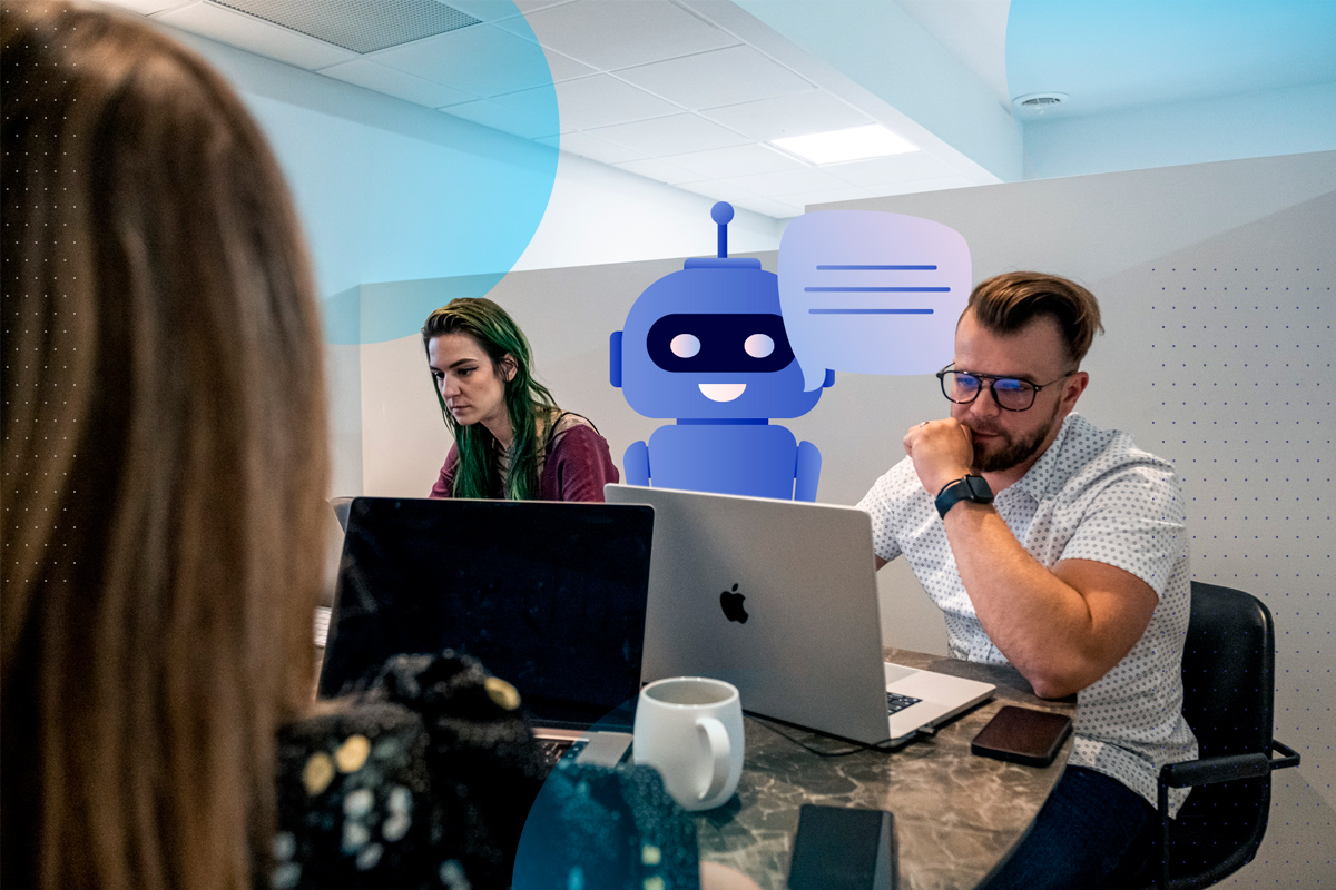 Montage photo d'une équipe en agence travaillant sur leur ordinateur portable avec une illustration d'un robot