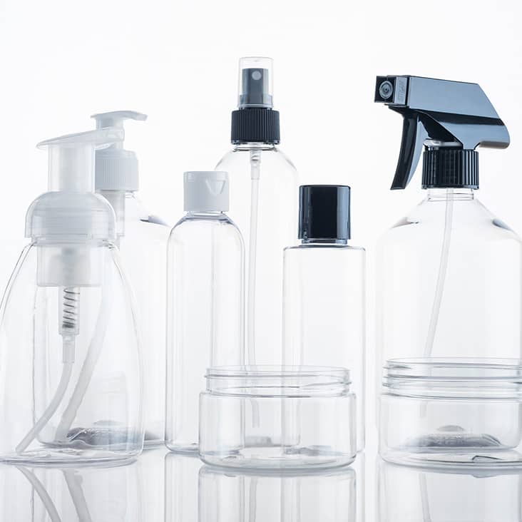 Plusieurs type de bouteilles transparentes